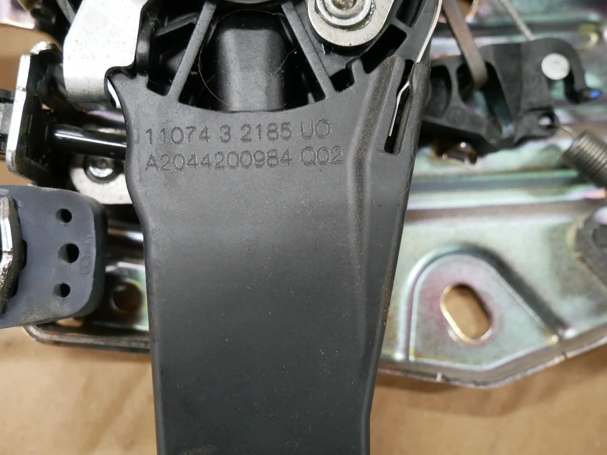 Mercedes W204 Handbremsseil Mechanismus image 6
