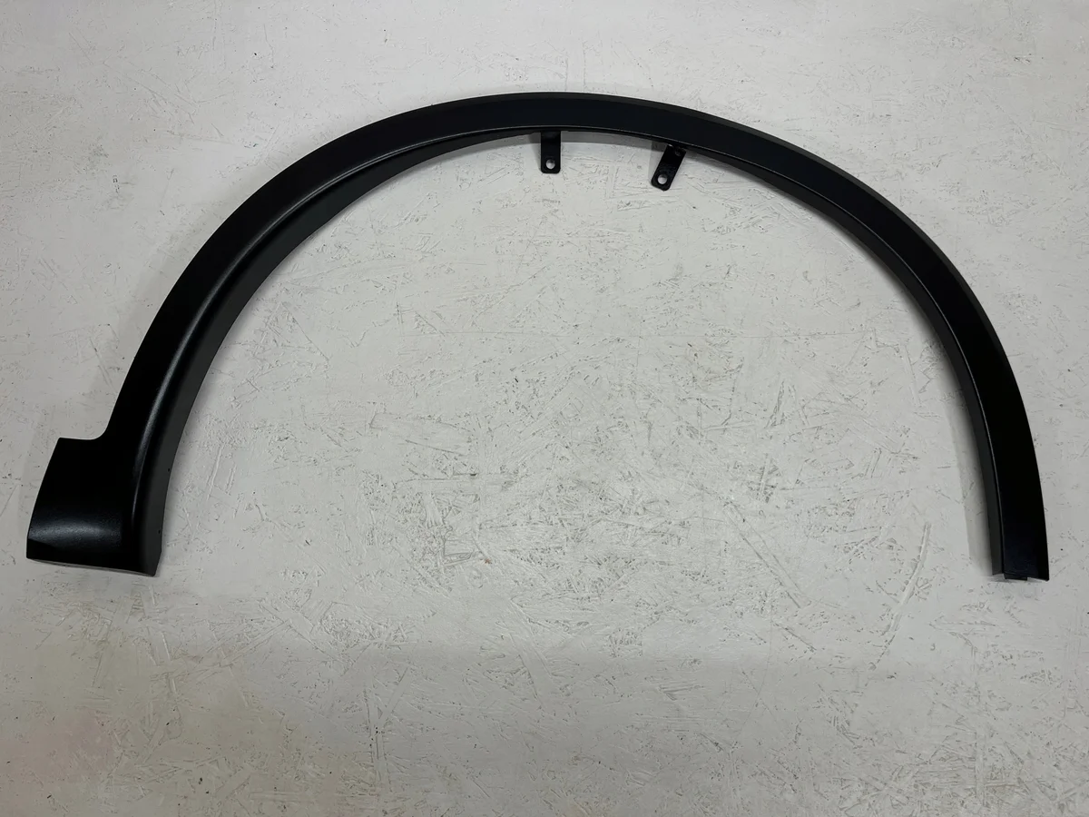 Nissan Qashqai J12: Moldura Guarda-lamas Dianteiro