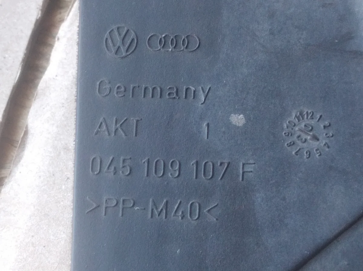 VW Golf V Jetta V Zahnriemenabdeckung 045109107F image 4