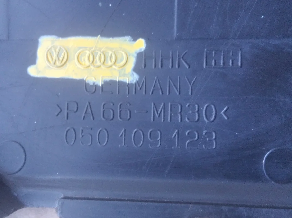 VW Passat B5 Zahnriemenabdeckung 1.6 8V image 4