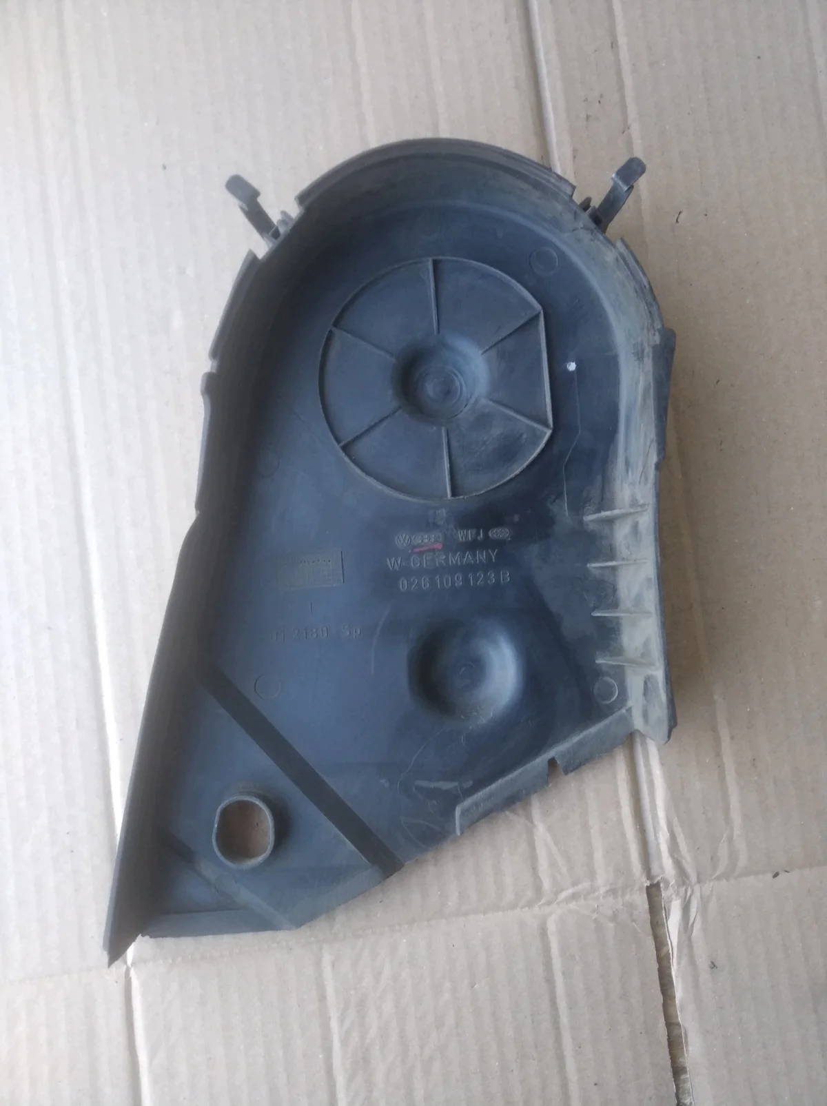VW Golf II Zahnriemenabdeckung 026109123B image 3