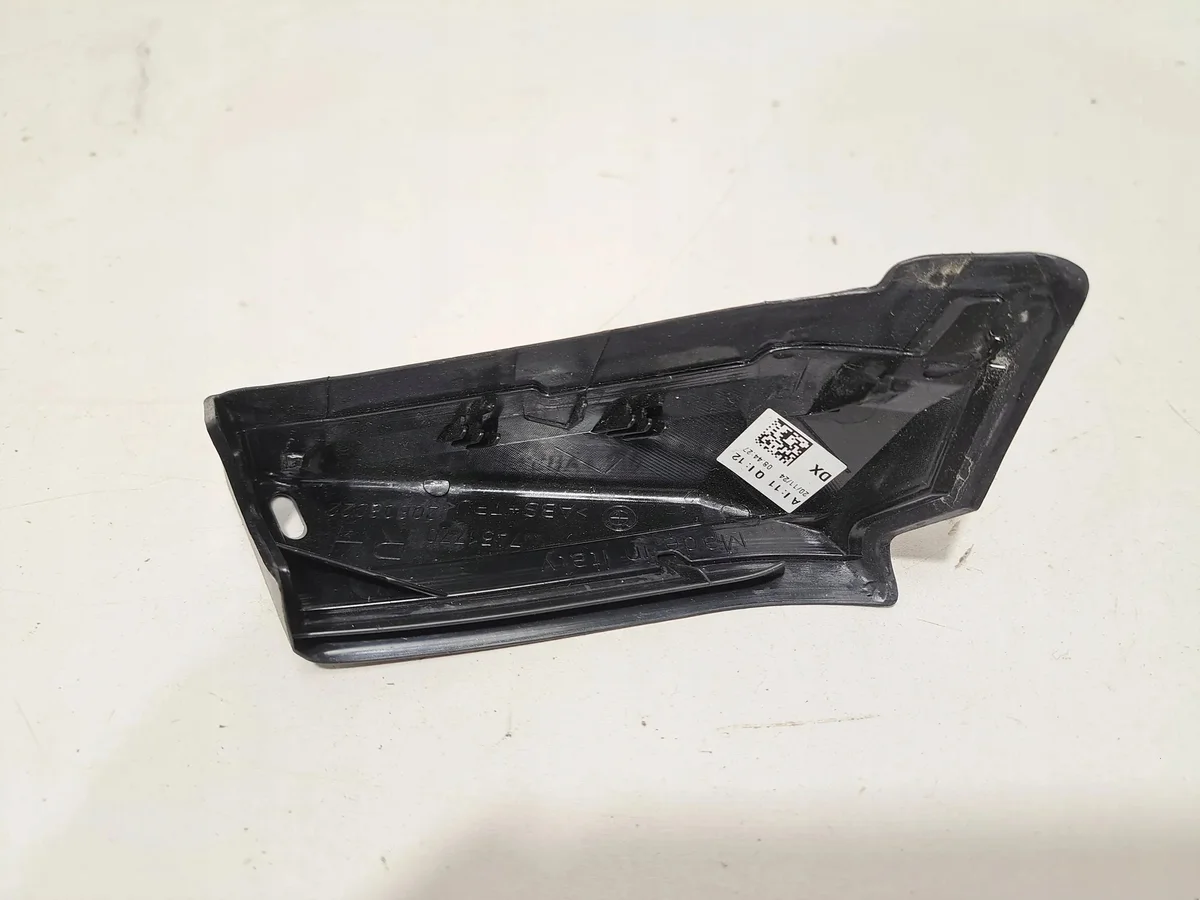 BMW M8 F91 F92 F93 Rückleuchtenabdeckung rechts image 4