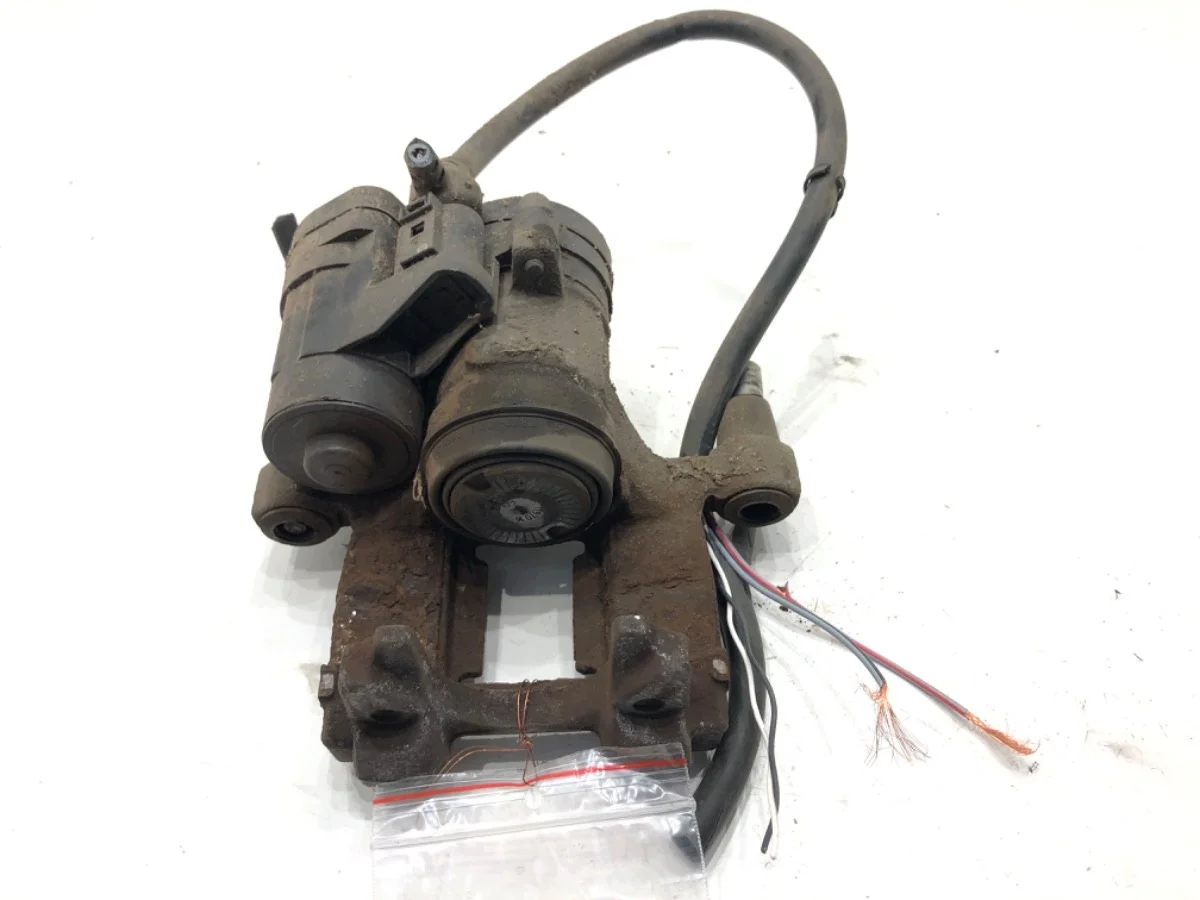 VW Tiguan Bremssattel Links Hinten image 3