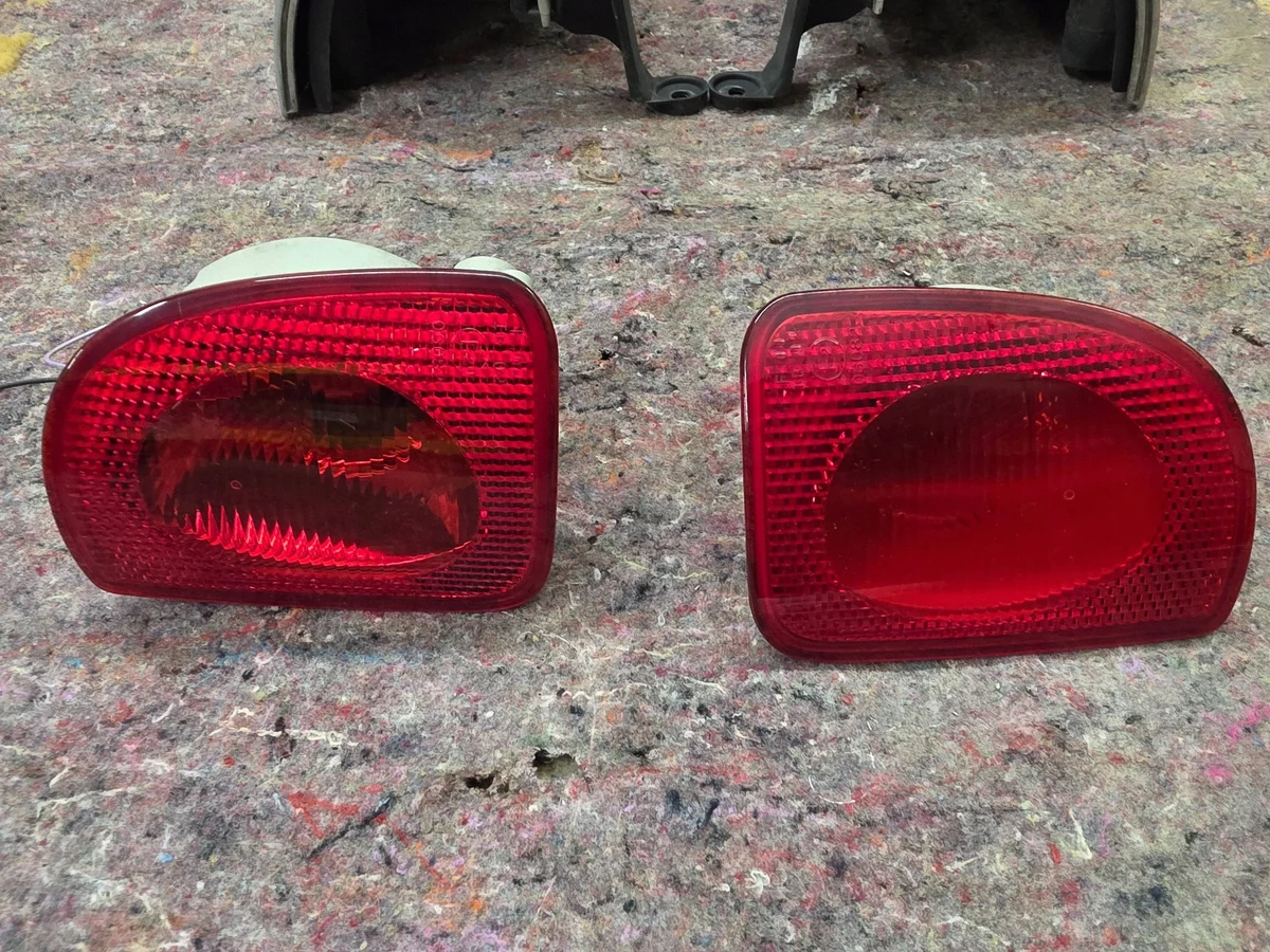 Luz antiniebla Renault 8200419906 Usada