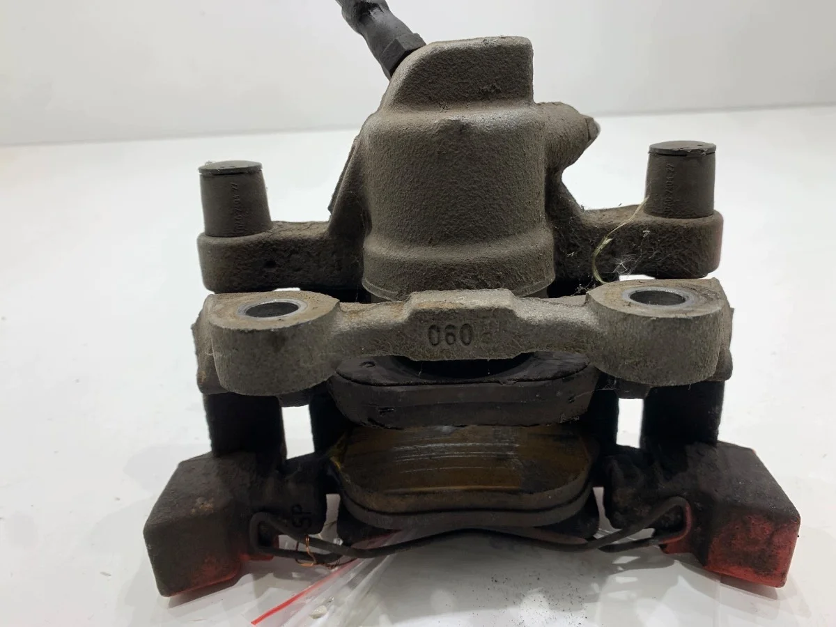 Bremszange Links Hinten Mercedes X204 image 3