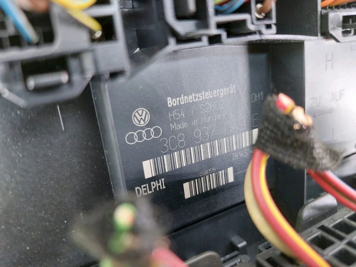 Skoda Octavia II Comfort Module 3C8937049E image 4