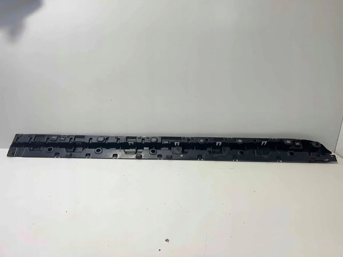 BMW X6 G06 7425466 - Guía umbral derecha