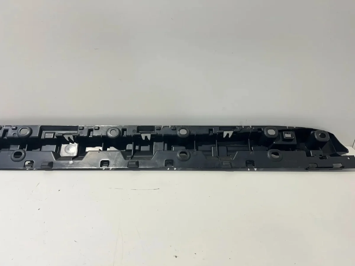 BMW X6 G06 Schwellerleisten Halter rechts image 3