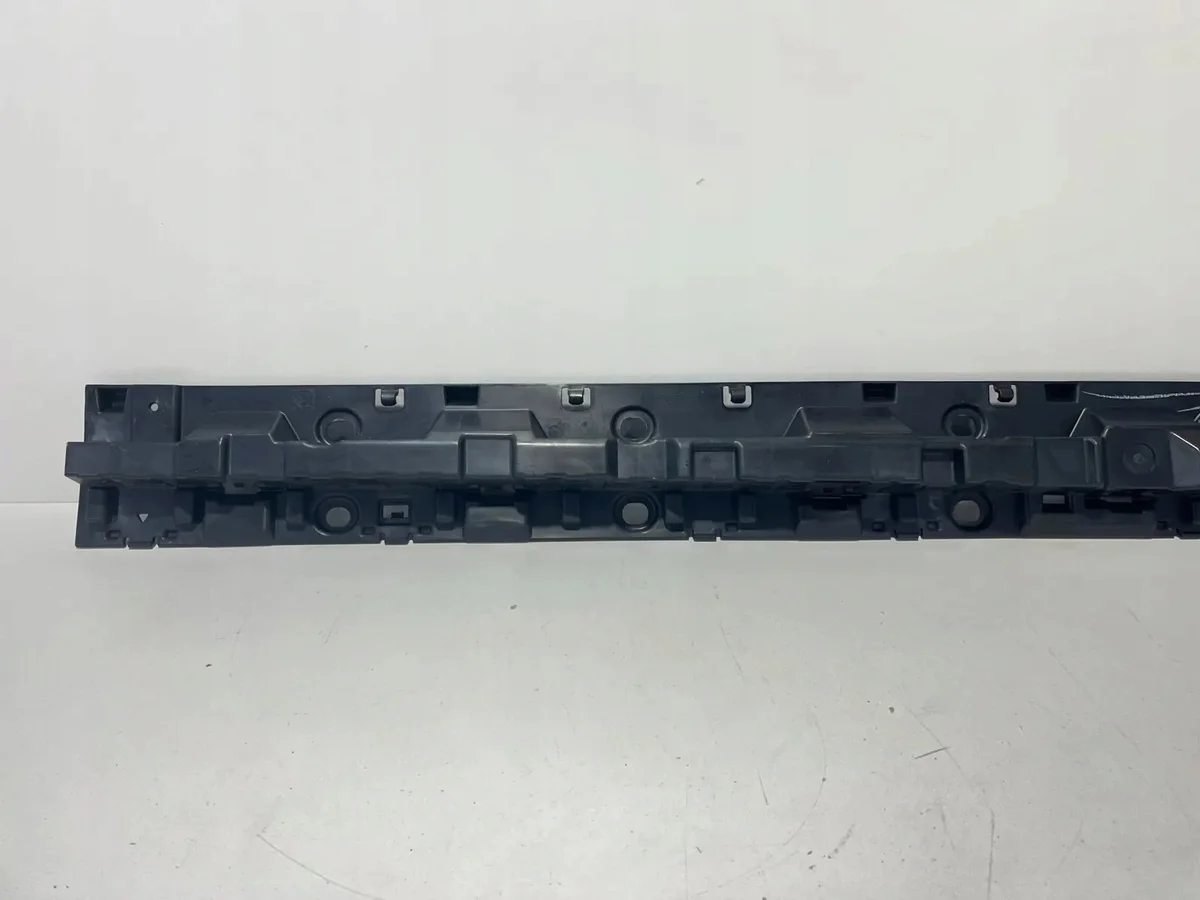 BMW X6 G06 Schwellerleisten Halter rechts image 5