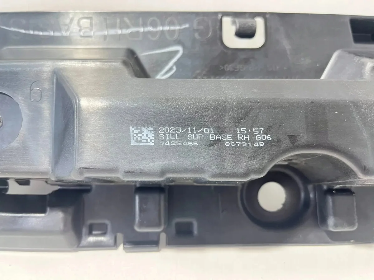 BMW X6 G06 Schwellerleisten Halter rechts image 7