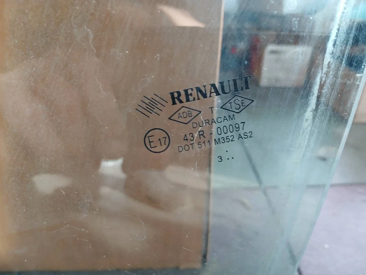 Vitre Porte Avant Gauche Clio IV Renault thumbnail 1