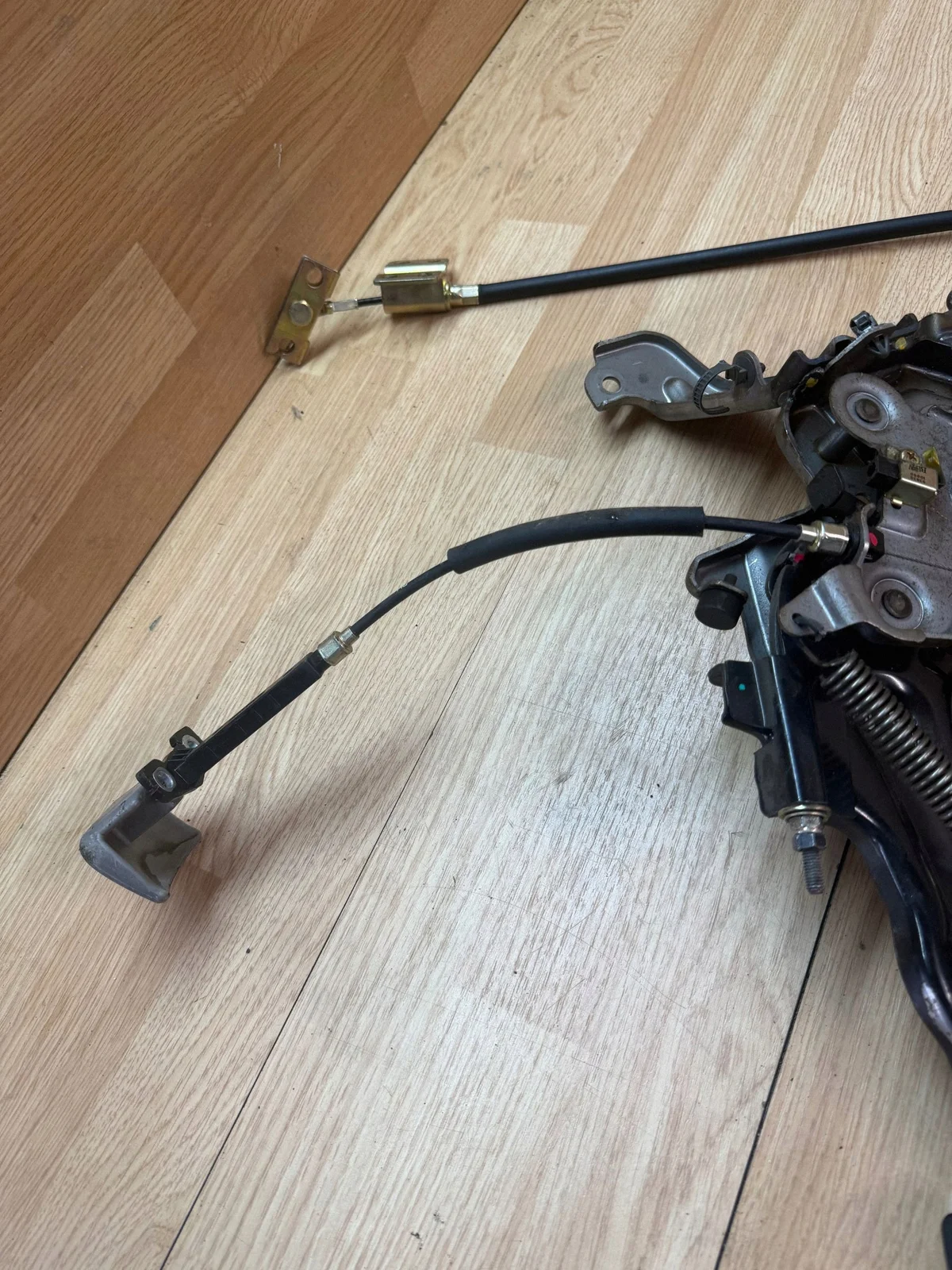 Kia Carens II Hebel Handbremse CUN2489 image 9