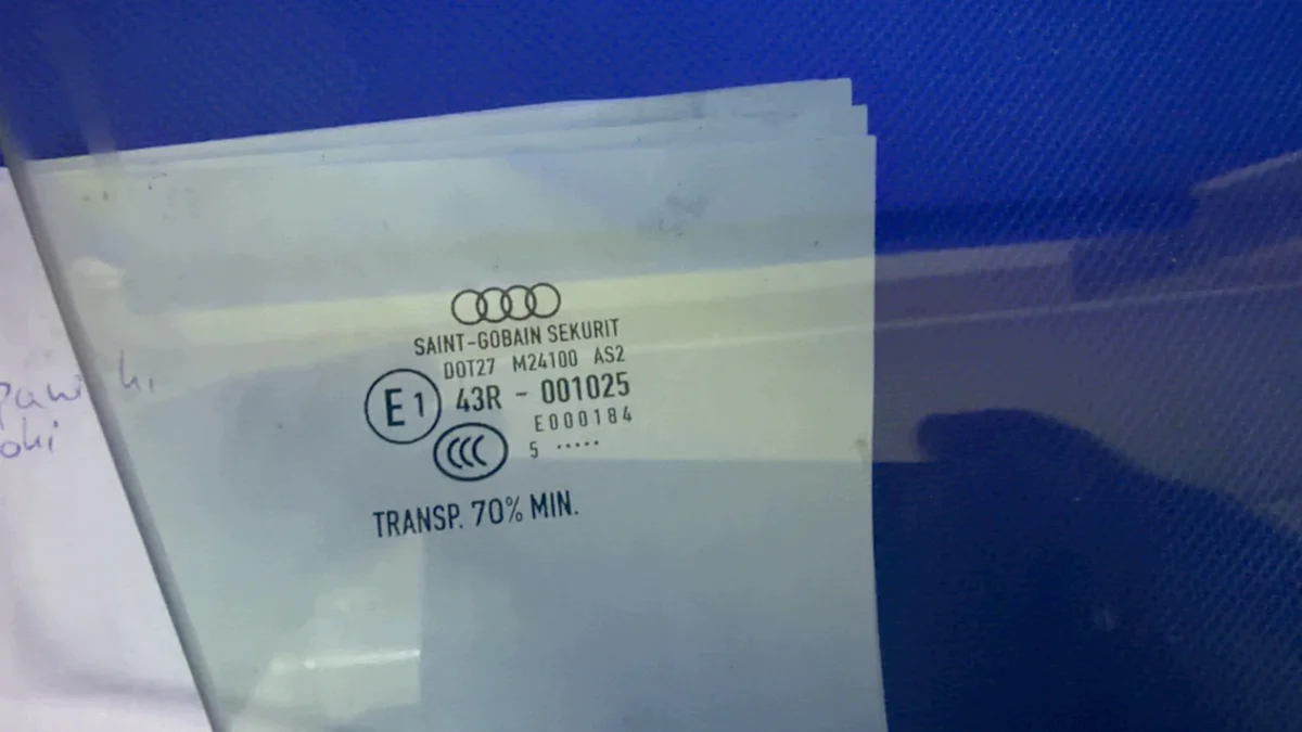 Audi A3 8V FL Scheibe Tür Rechts image 4