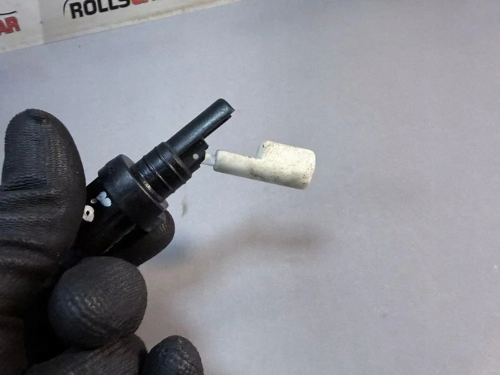 Sensor Nivel Líquido Limpiaparabrisas Ford image 4