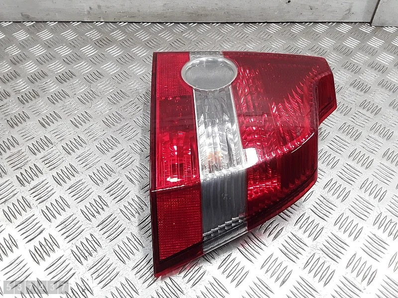 Feu arrière Volvo S40 2005 OEM 30698913 image 5