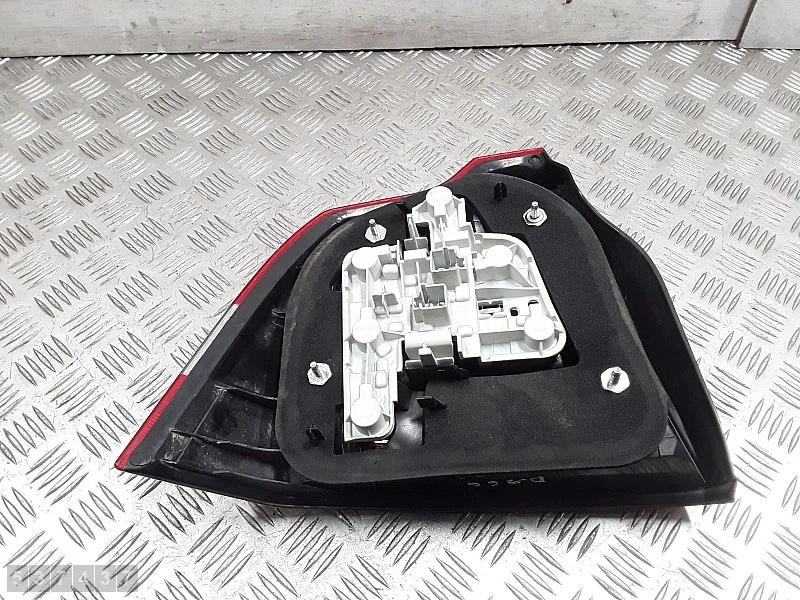 Feu arrière Volvo S40 2005 OEM 30698913 image 7