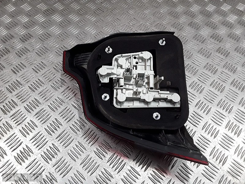 Feu arrière Volvo S40 2005 OEM 30698913 image 8