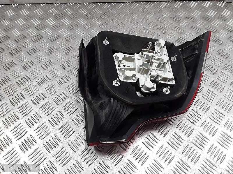 Feu arrière Volvo S40 2005 OEM 30698913 image 9