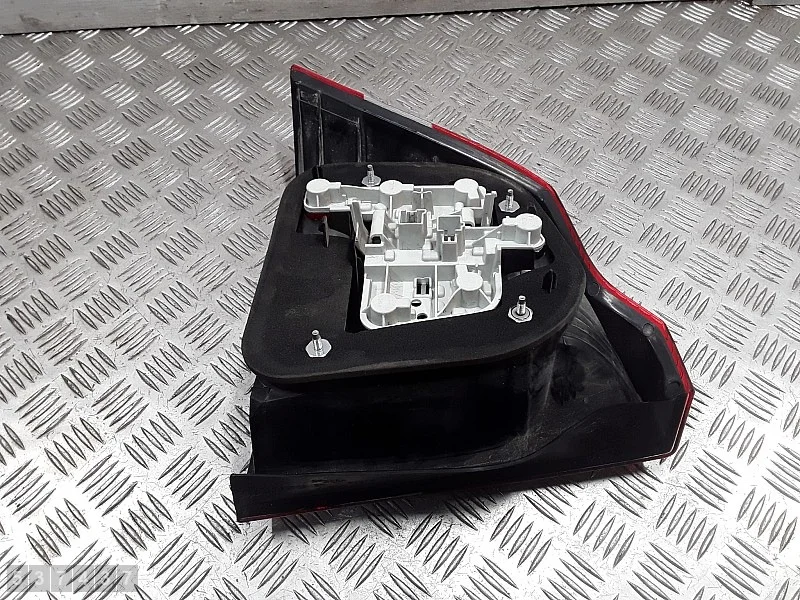 Feu arrière Volvo S40 2005 OEM 30698913 image 10