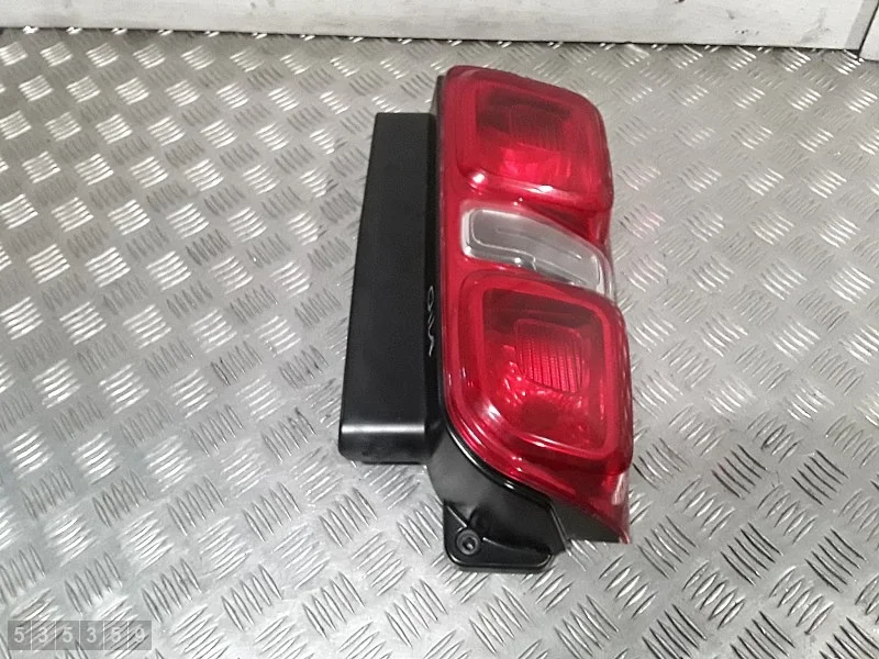 Feu arrière Opel Vivaro 2025 image 4