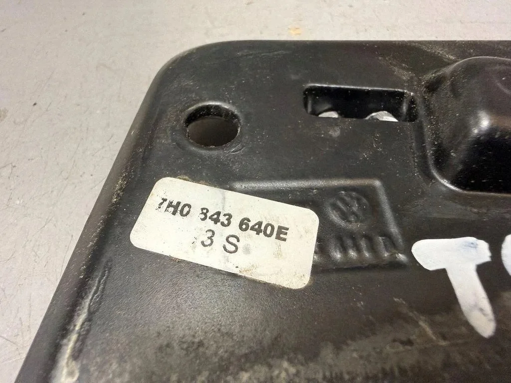 VW Multivan T5 Türbegrenzer Rechts 7H0843640E image 3