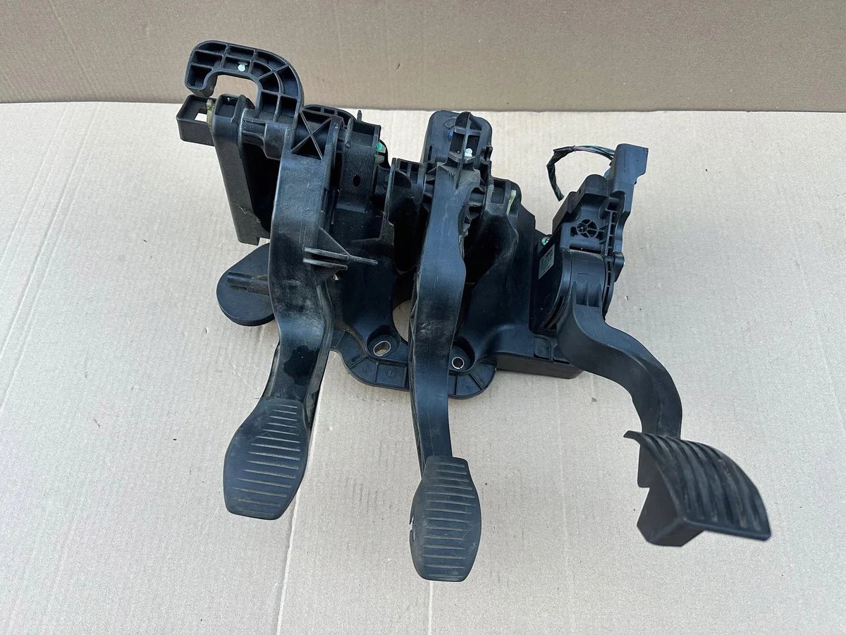 Pédales Citroën Nemo 1.3HDI OEM 51801577