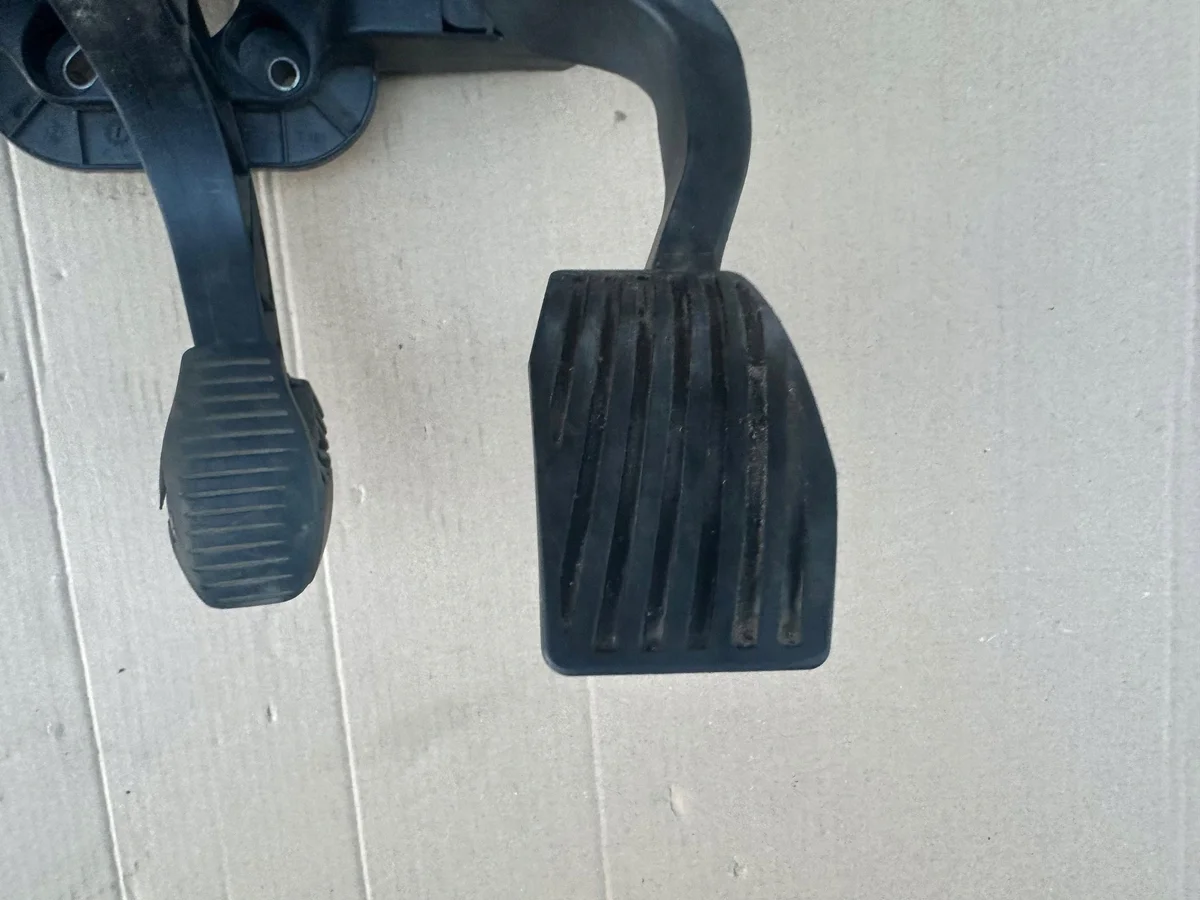 Pedales Citroen Nemo 1.3 HDI OEM 51801577 image 5