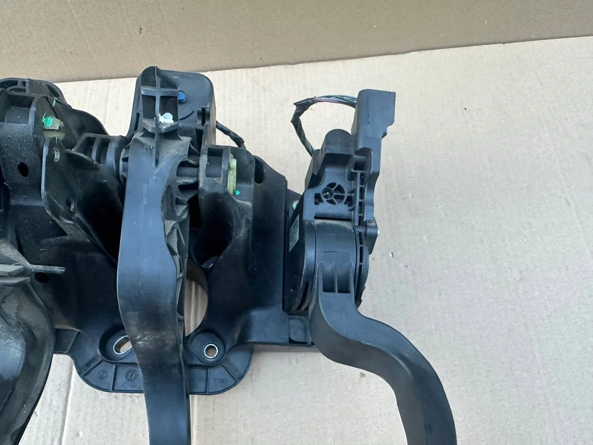 Pedales Citroen Nemo 1.3 HDI OEM 51801577 image 6