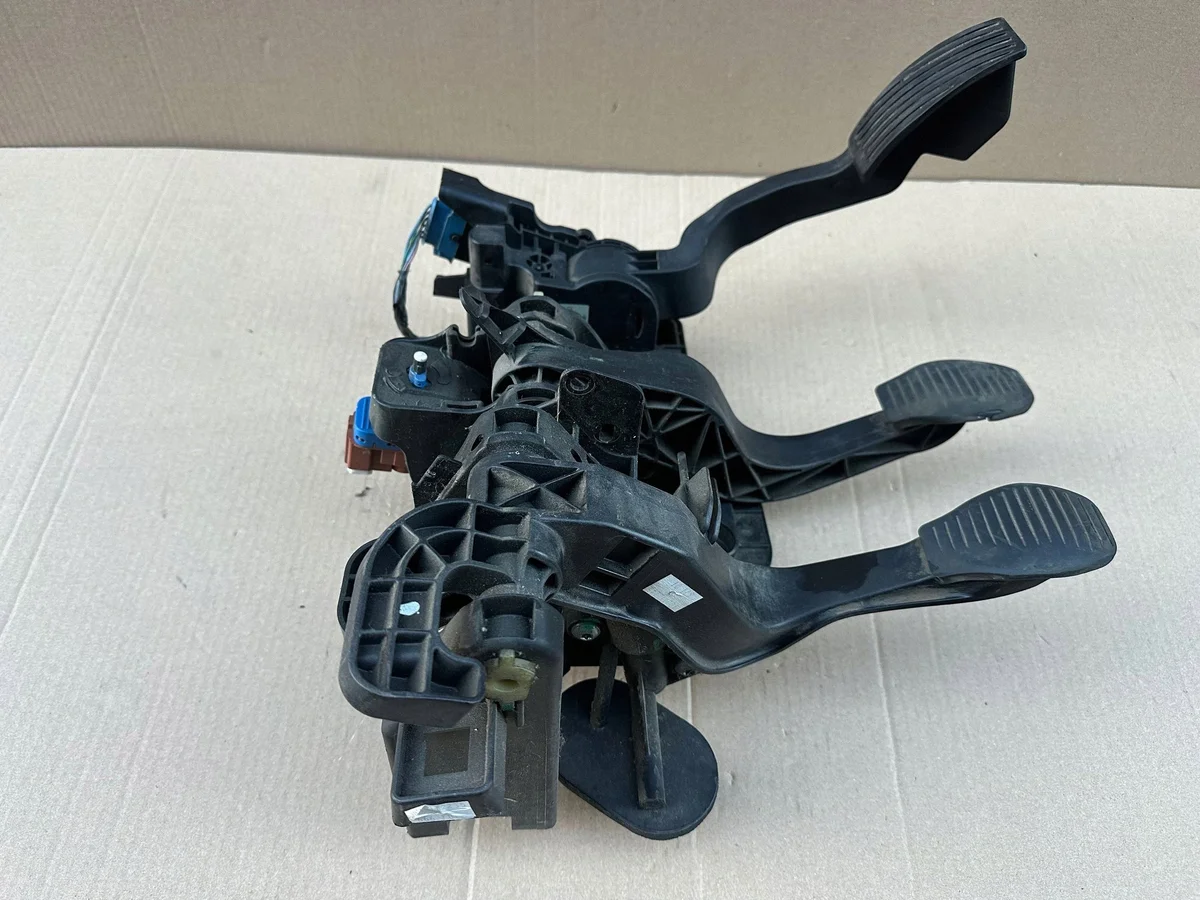 Pedales Citroen Nemo 1.3 HDI OEM 51801577 image 9