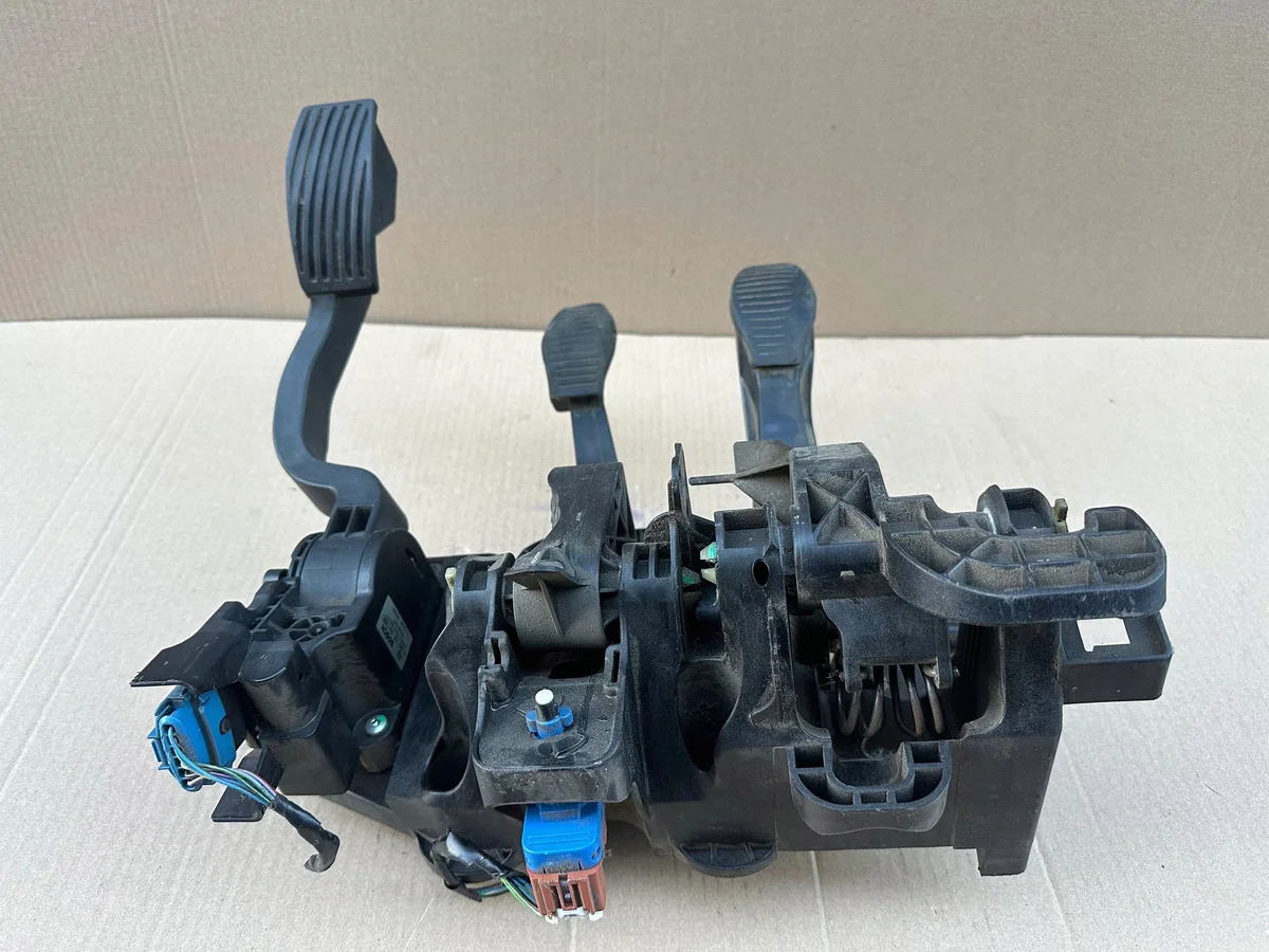 Pedales Citroen Nemo 1.3 HDI OEM 51801577 image 10