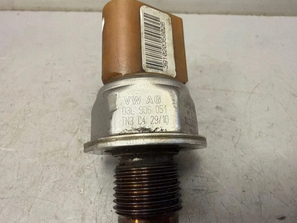 Sensor Kraftstoffdruck 03L906051 Skoda Yeti image 3