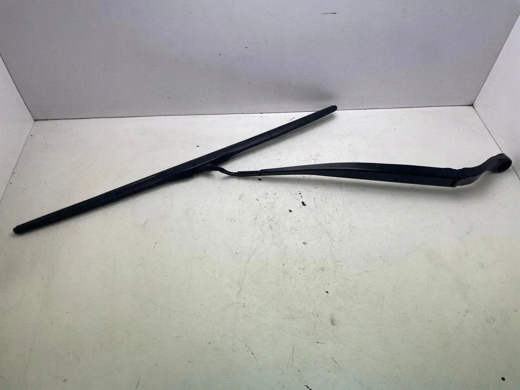 Front Wiper Arm Chrysler Pacifica 2018 2585T2
