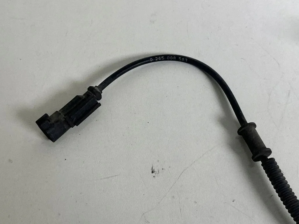 ABS-givare bak Ford Mustang V DR332C190AA image 3