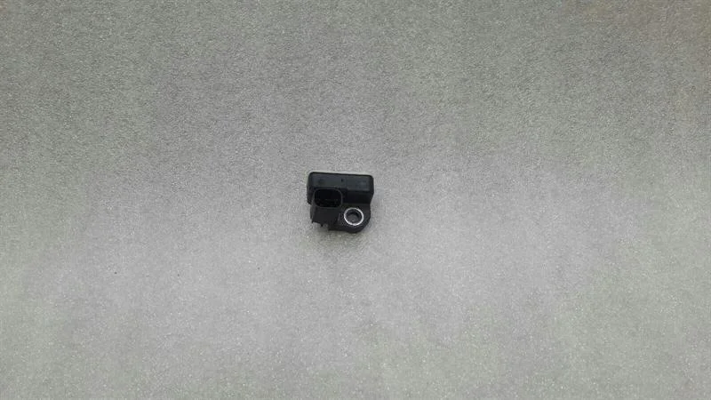 Mercedes W205 Crash Sensor A0055421218 image 4