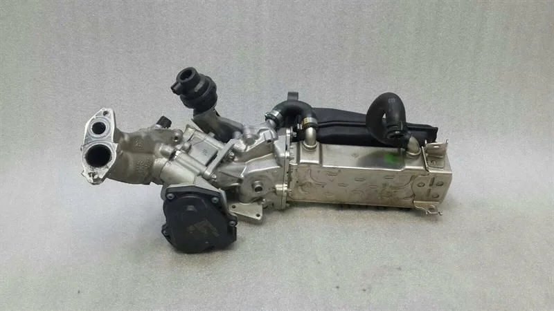 Mercedes C-sarja W205 EGR-jäähdytin A6511400675