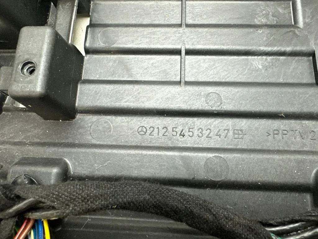 Mercedes-Benz E W212 Kofferraum Verkleidung 2125453247 image 3