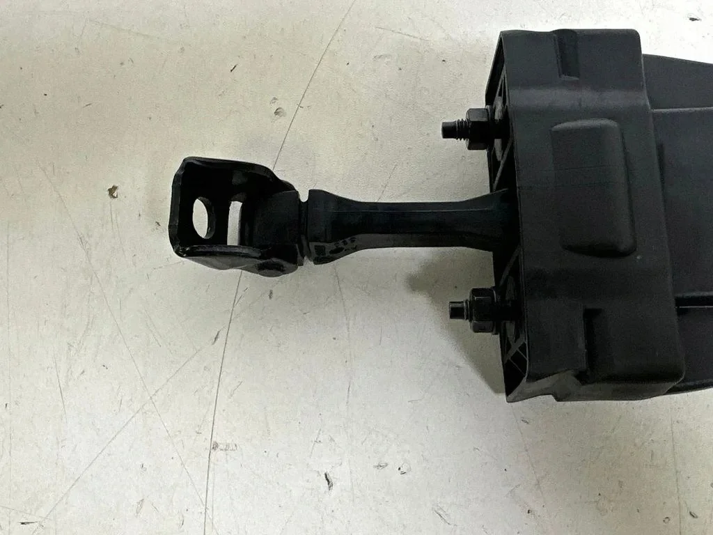 BMW 5 G30 G31 takaluukun rajoitin image 3