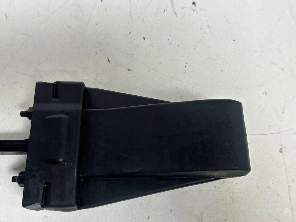 BMW 5 G30 G31 takaluukun rajoitin image 4