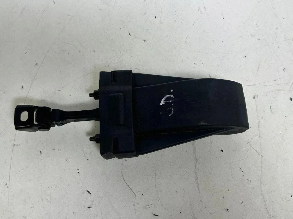 BMW 5 G30 G31 takaluukun rajoitin image 5