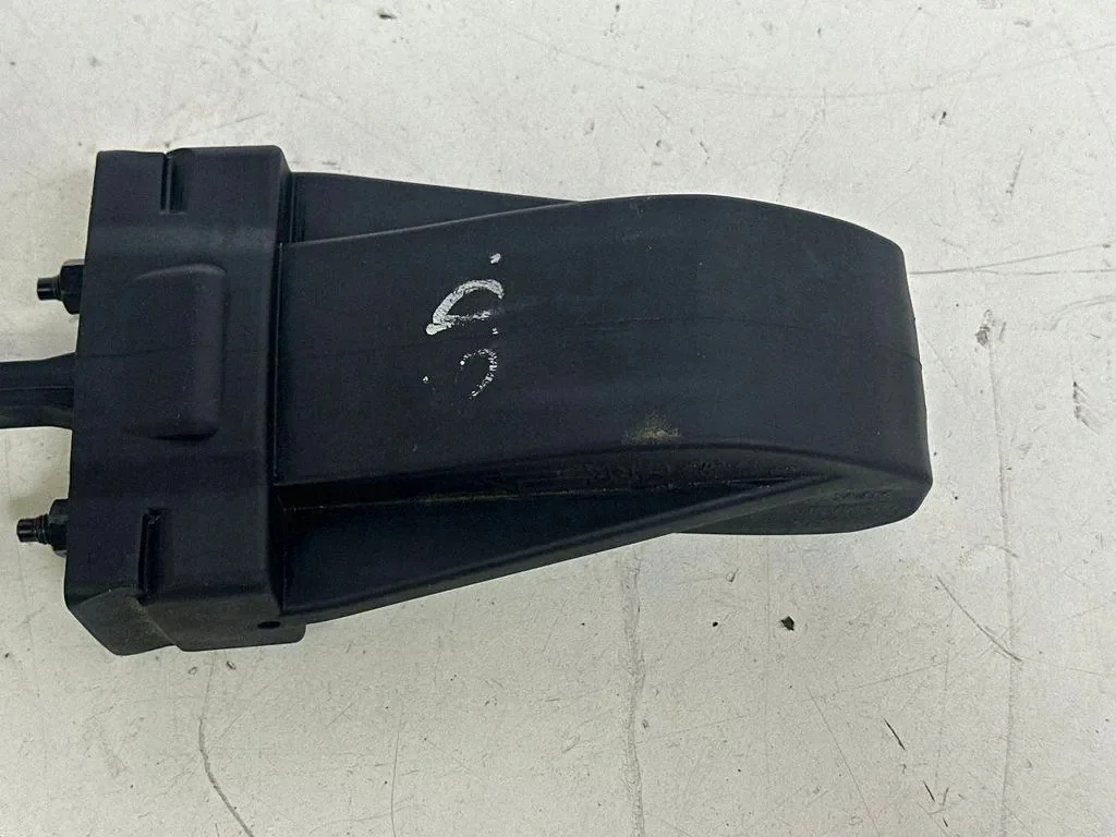 BMW 5 G30 G31 takaluukun rajoitin image 7