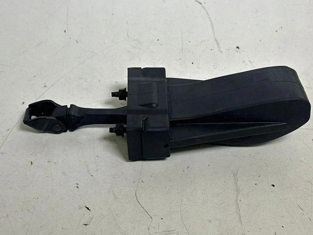 BMW 5 G30 G31 takaluukun rajoitin image 10