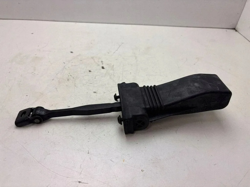 Audi A3 8Y Türstopper hinten 8Y0839267 image 4