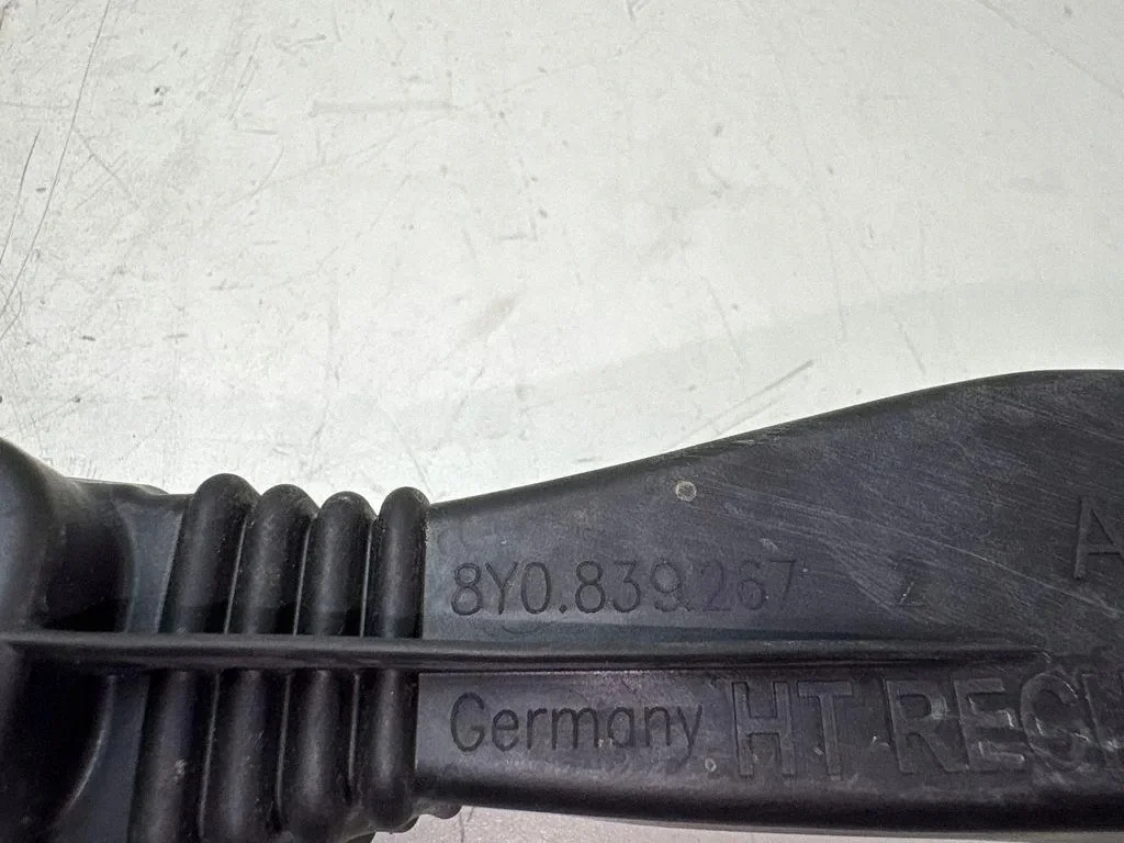 Audi A3 8Y Türstopper hinten 8Y0839267 image 7