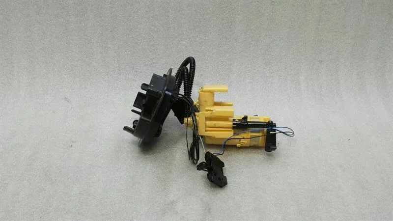 Polttoainepumppu Mercedes C-sarja W205 A2054701694 image 3