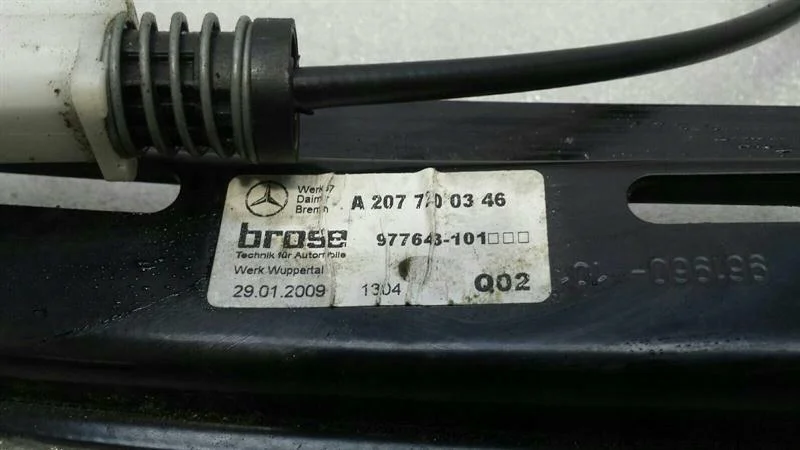Fönsterhiss vänster fram Mercedes E-klass W207 A2077200346 image 3