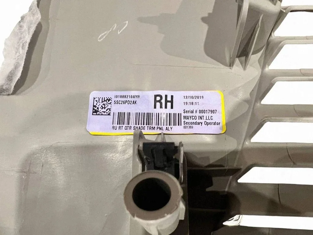 Kofferraumverkleidung rechts Chrysler Pacifica 101888210AYR image 4