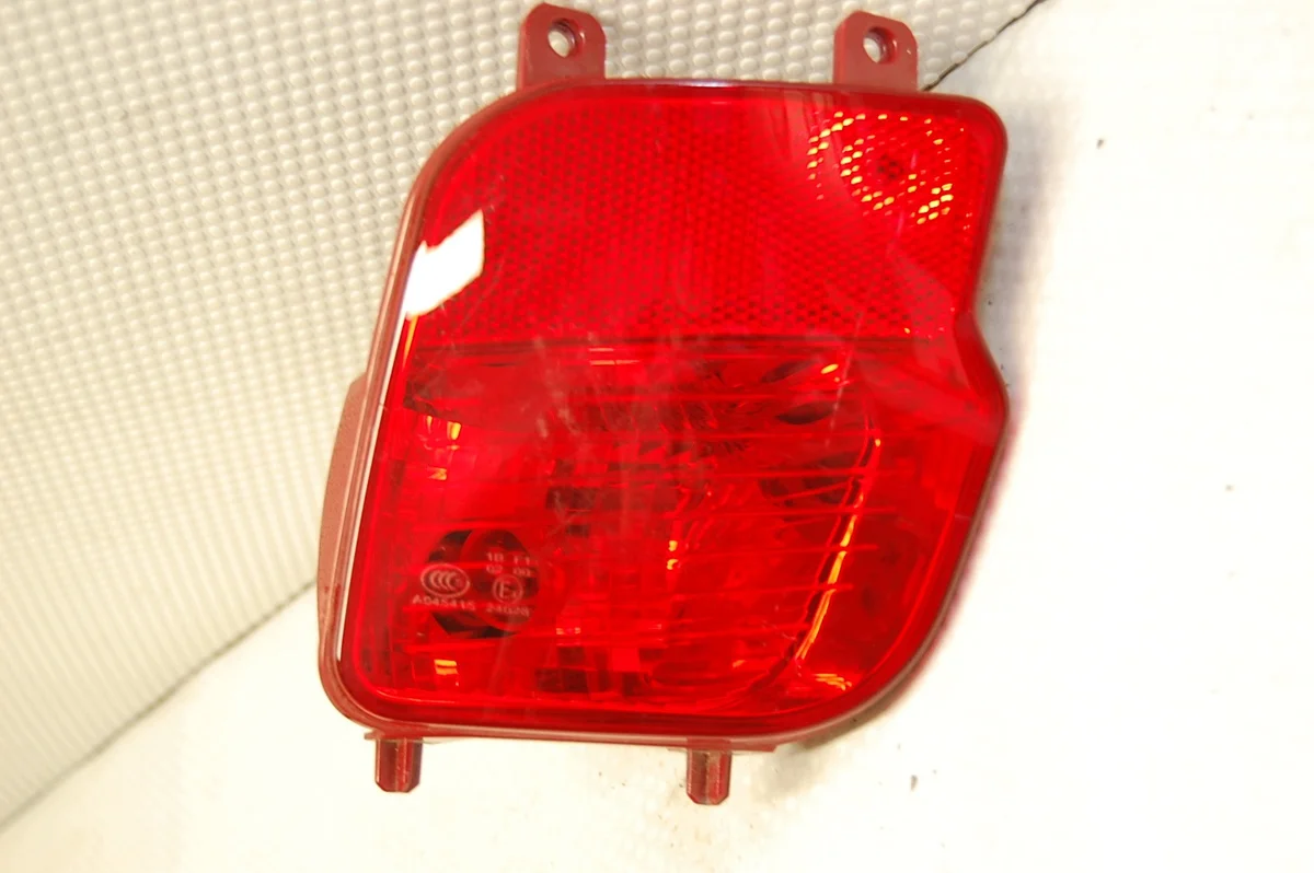 Feu antibrouillard arrière Peugeot 3008 II 9811718480