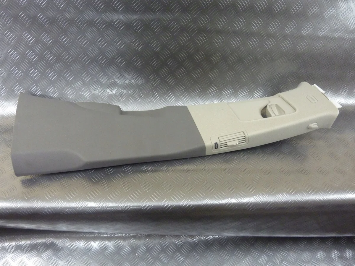 Audi Q7 4L: Embellecedor Pilar Central Derecho Gris