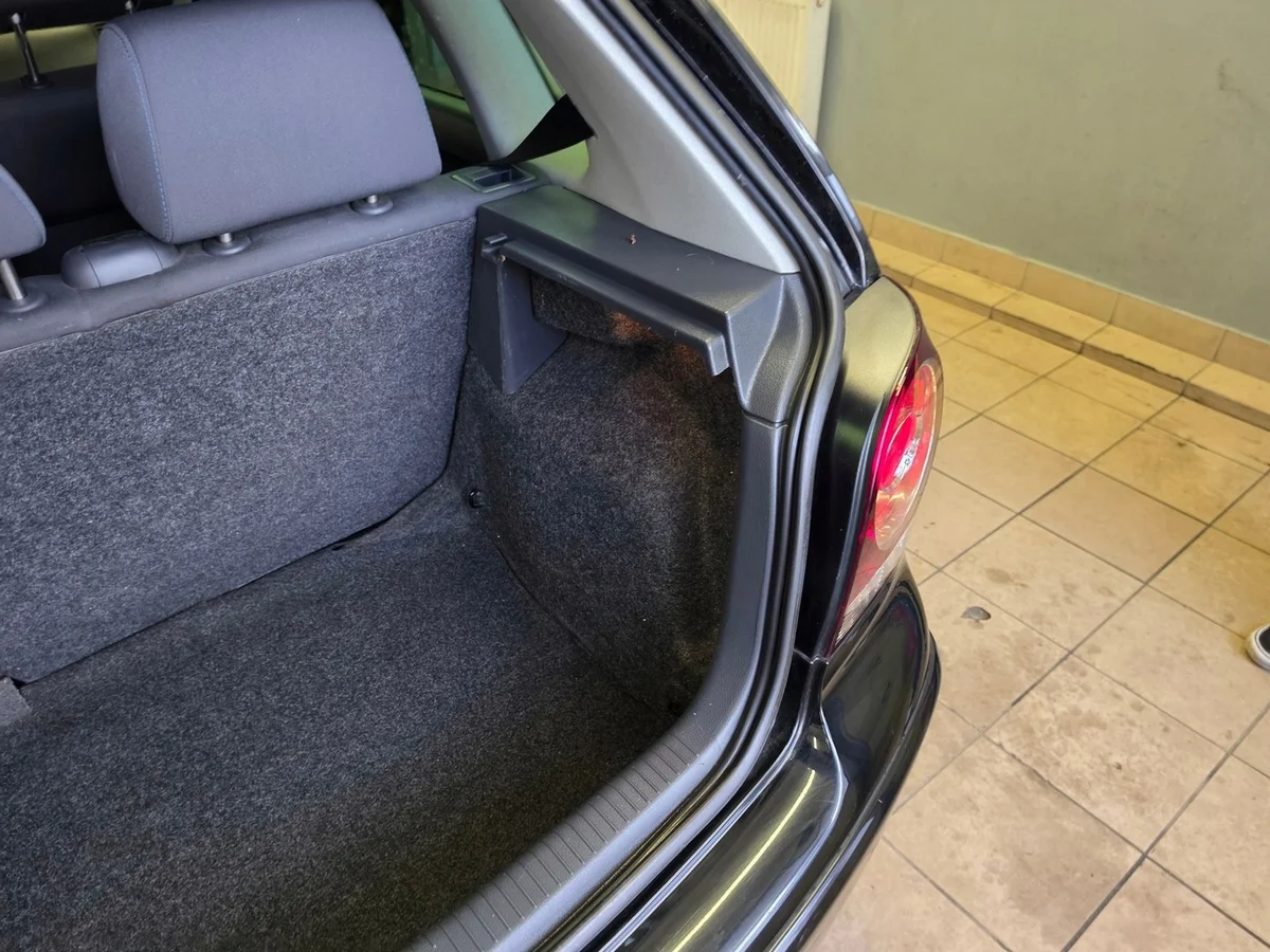VW Polo 9N/9N3 Tavaratilan Verhoilu Oikea/Vasen