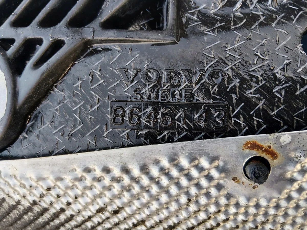 Volvo XC70 Unterfahrschutz Differential 8646143 image 4